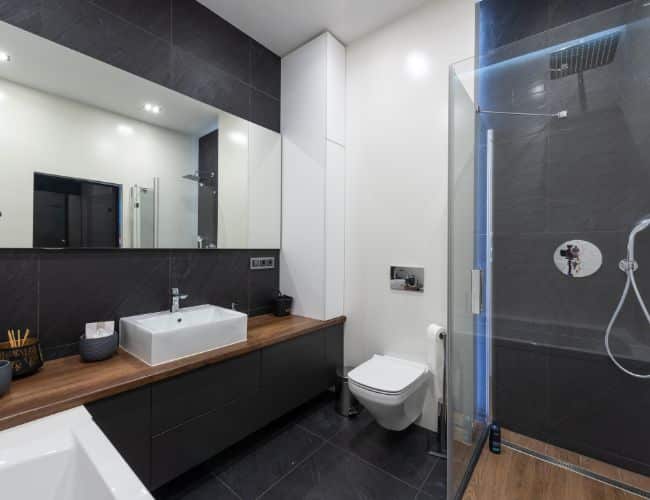 Réalisation salle de bain noire Plomberie Robain